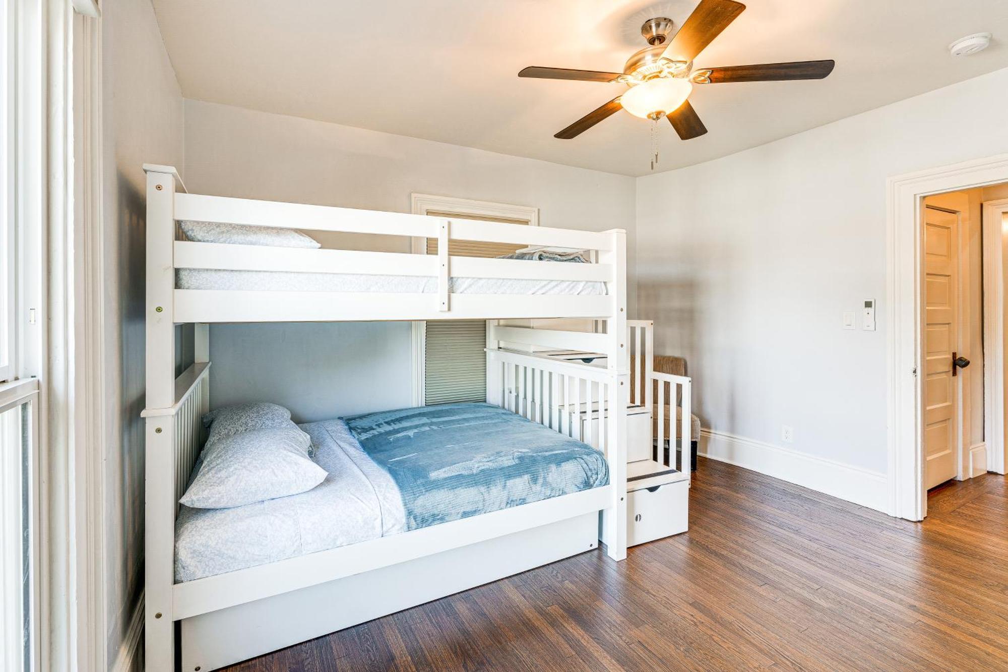 Bright Woodland Apartment Walk To Main Street المظهر الخارجي الصورة