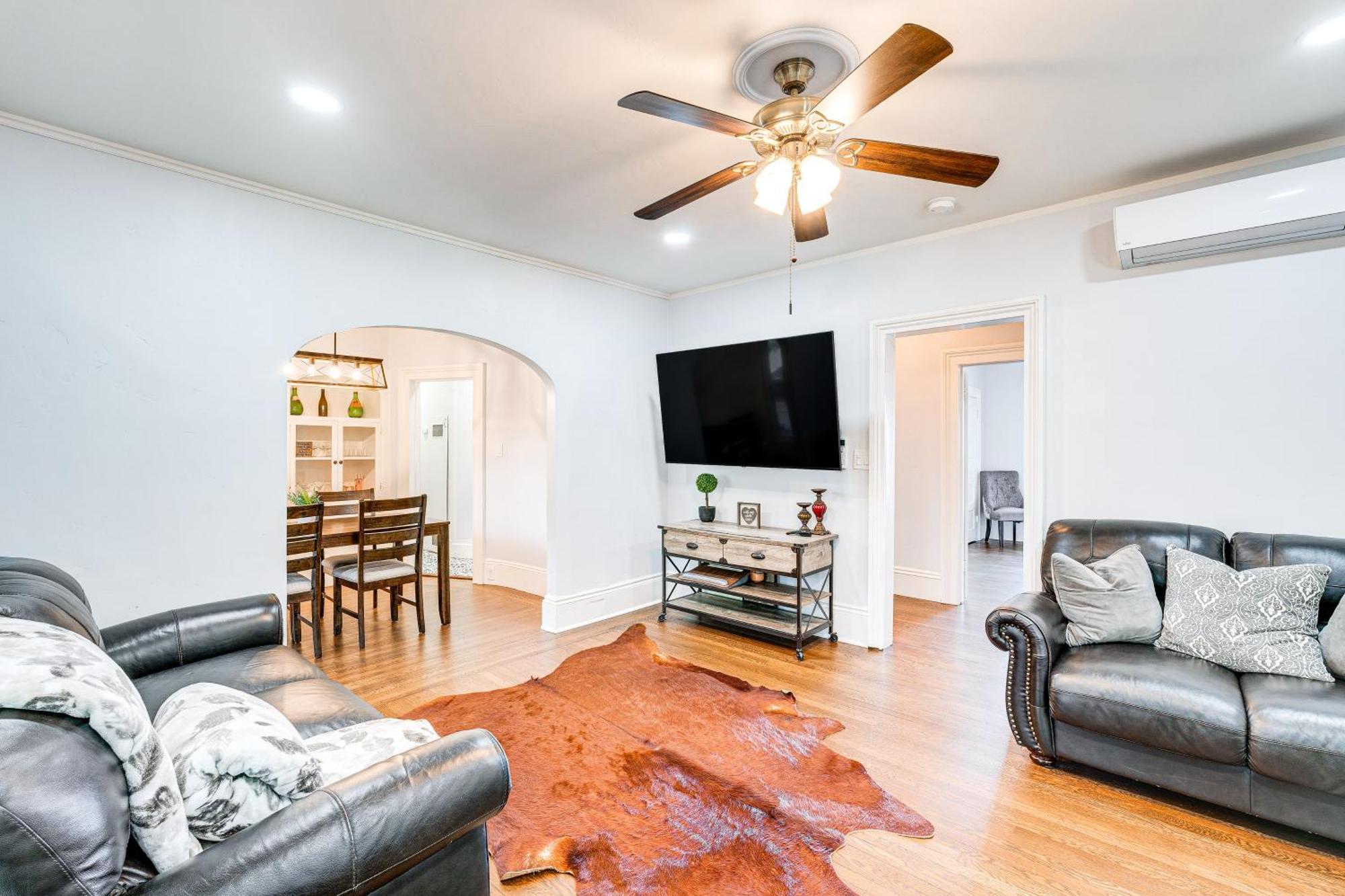 Bright Woodland Apartment Walk To Main Street المظهر الخارجي الصورة