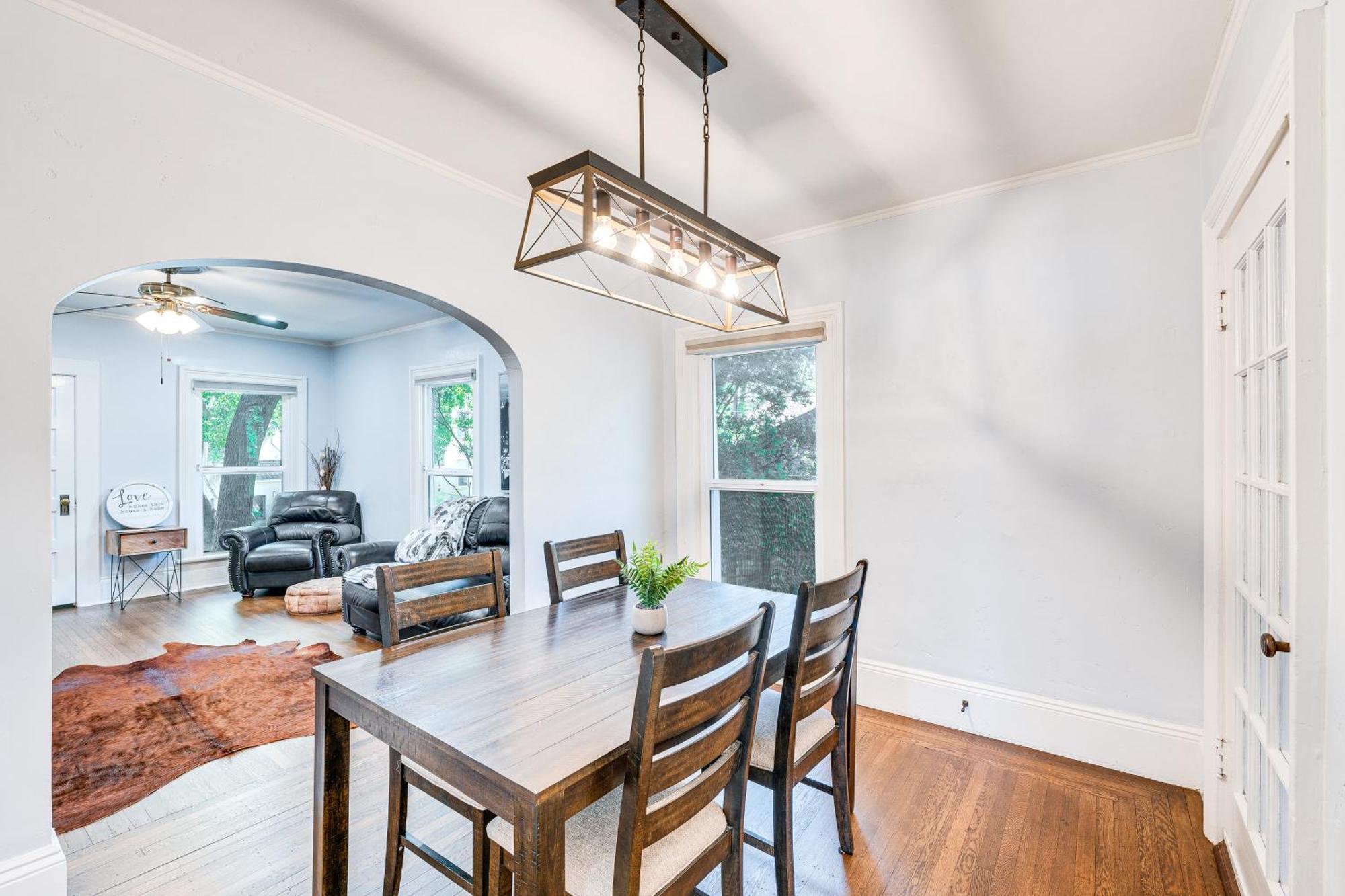Bright Woodland Apartment Walk To Main Street المظهر الخارجي الصورة