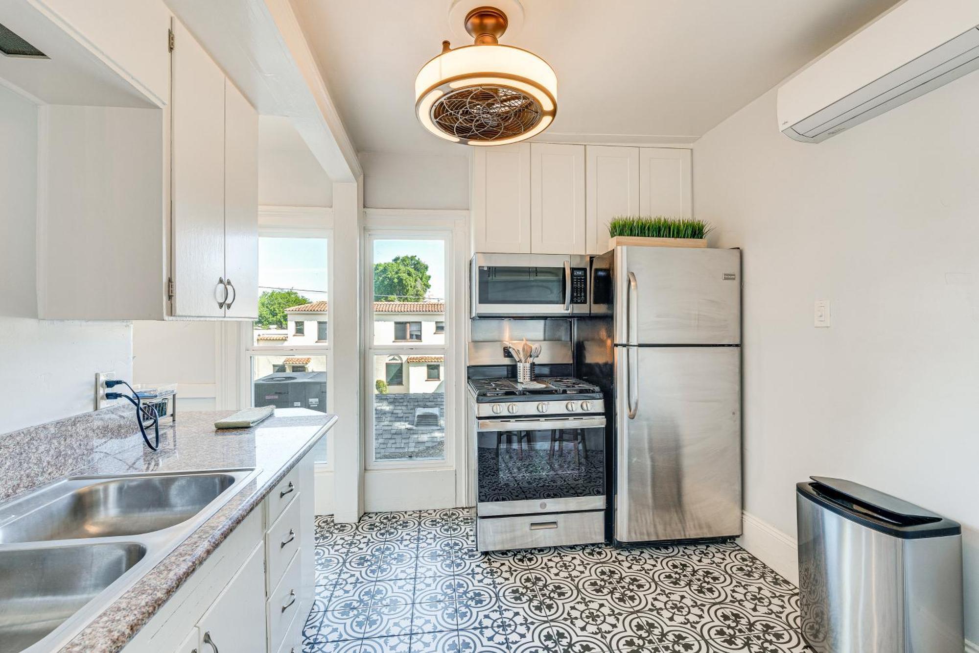 Bright Woodland Apartment Walk To Main Street المظهر الخارجي الصورة