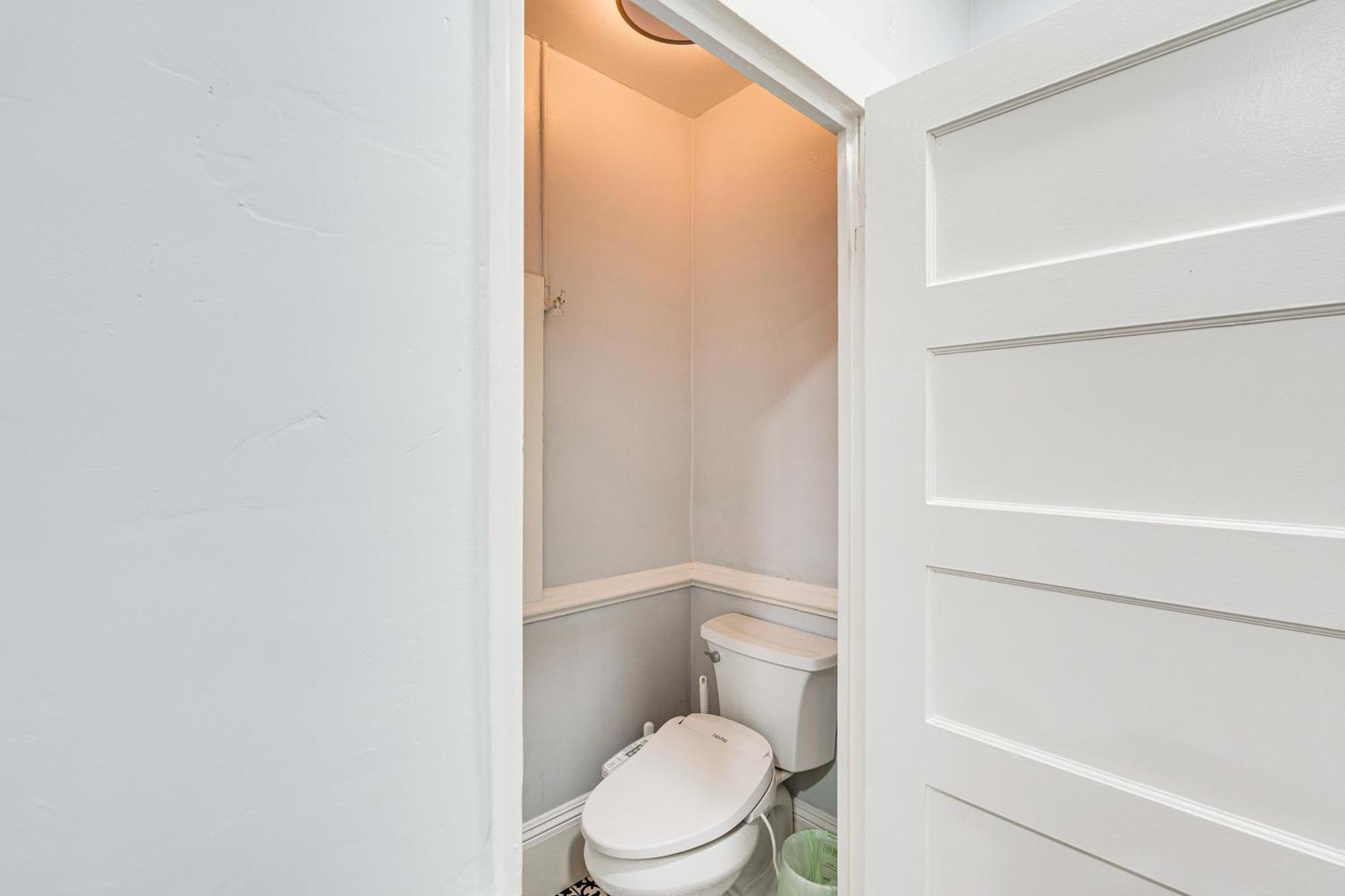Bright Woodland Apartment Walk To Main Street المظهر الخارجي الصورة