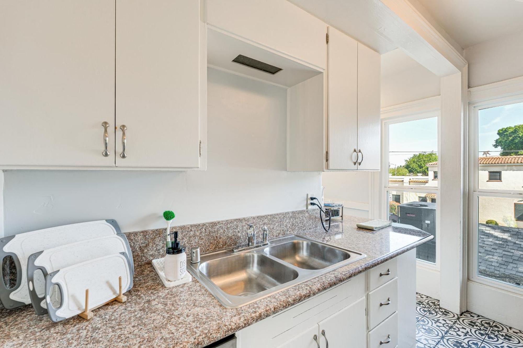 Bright Woodland Apartment Walk To Main Street المظهر الخارجي الصورة