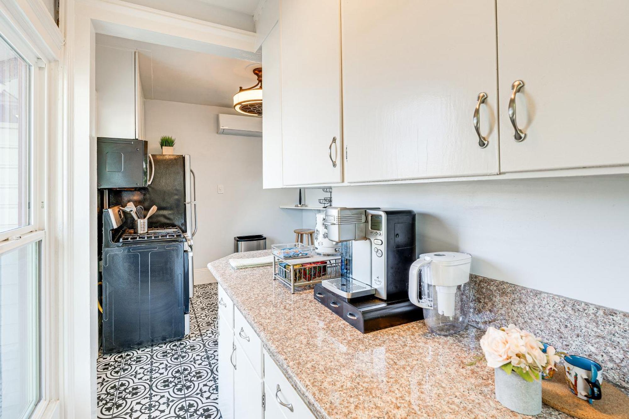 Bright Woodland Apartment Walk To Main Street المظهر الخارجي الصورة