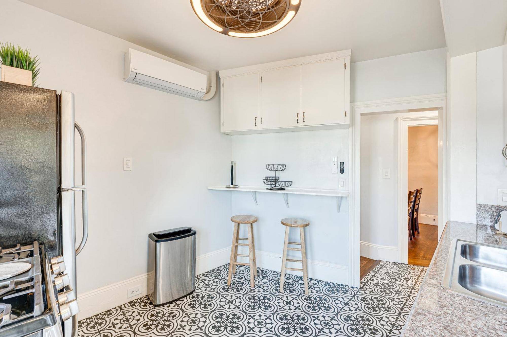 Bright Woodland Apartment Walk To Main Street المظهر الخارجي الصورة