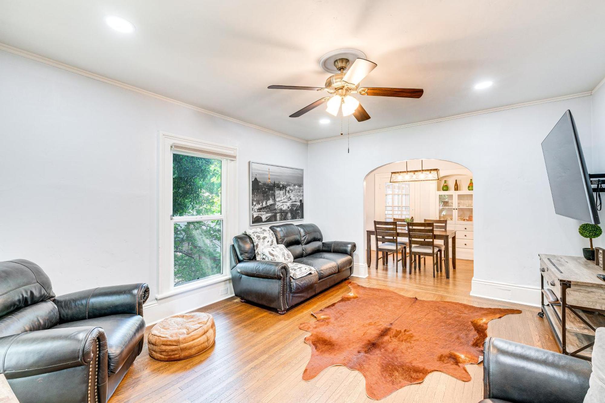 Bright Woodland Apartment Walk To Main Street المظهر الخارجي الصورة